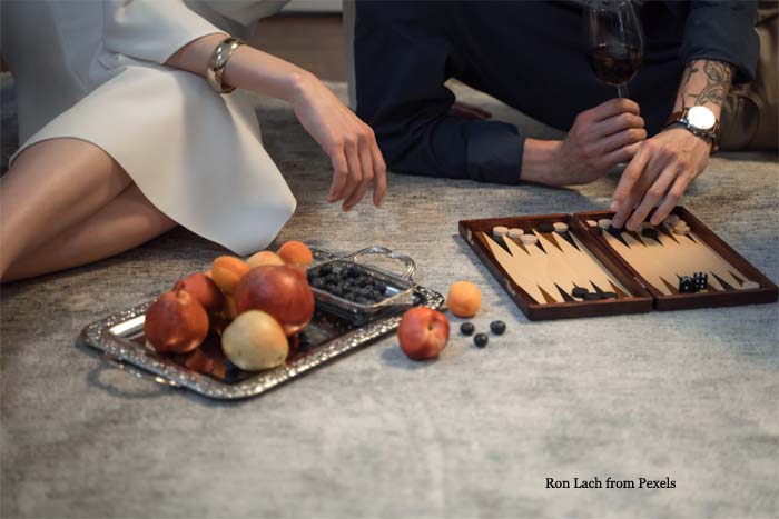 ing Backgammon On A Carpet