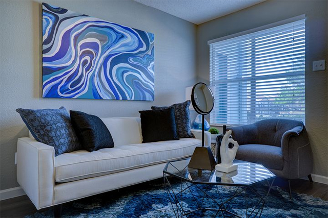 Area Rug Pulling Colors Together in a Room