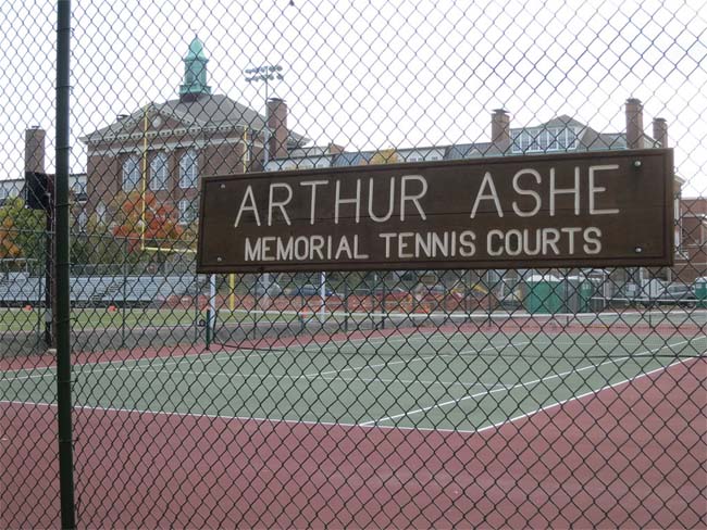 "Arthur Ashe Memorial Tenis Courts" by pasa47 is licensed under CC BY 2.0