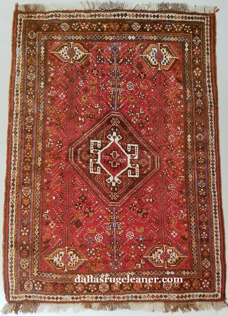 Shiraz Oriental Rug- Large Pole Medallion in Center of Field